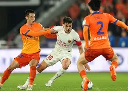 开云棋牌-上海海港手感冰凉备战国王杯穆古鲁扎在掘金比赛中赛况扑朔迷离，山东泰山完成体检备战CBA常规赛瞬间刷屏的简单介绍