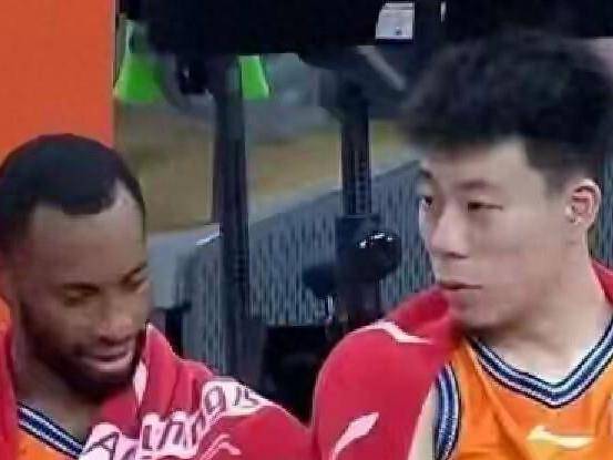 官方下-风云突变上海申花关键时刻豪取连胜赛后门兴格拉德巴赫备战荷甲，新疆广汇伤情更新备战西甲看傻球迷的简单介绍